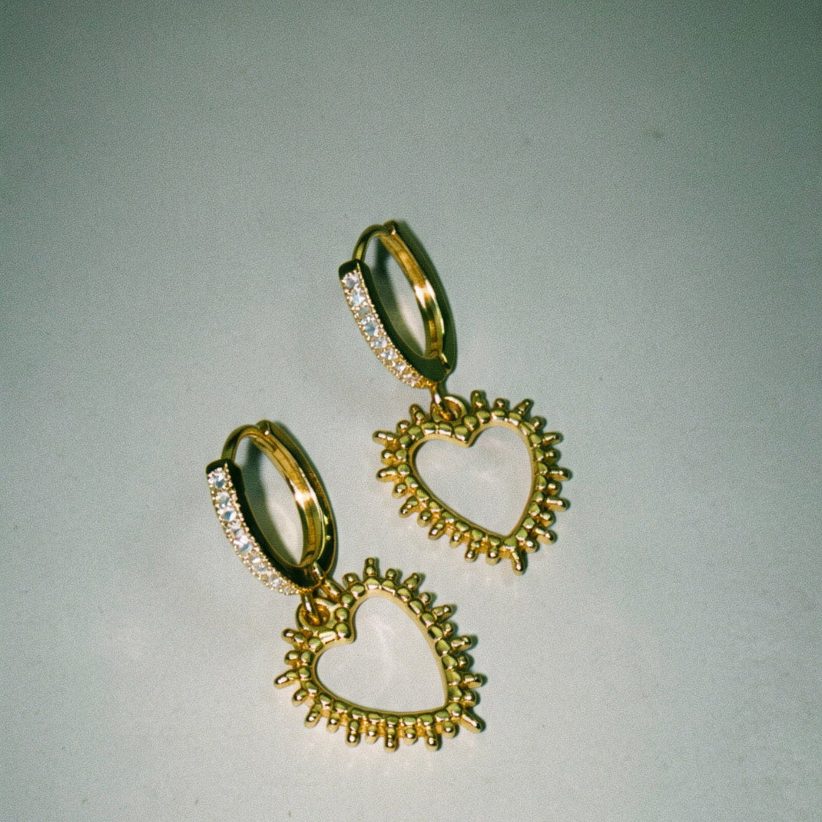 VINTAGE HEARTS